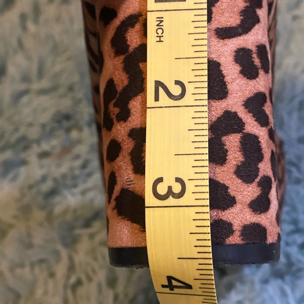 A new Day Cheetah pointed toe chunky heel! Like new condition, lots of wear left - Picture 10 of 11